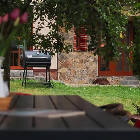 Stylová S Vlastním Koupáním, Krbem&netflix *