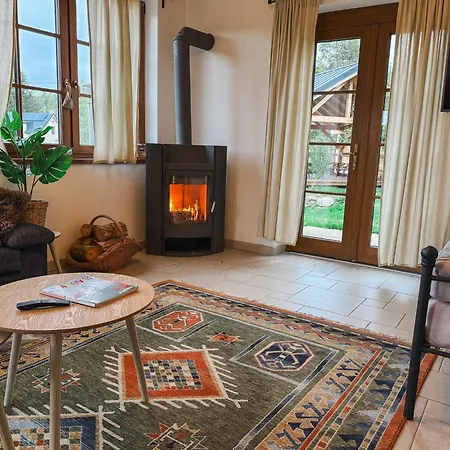 Ferienhaus Stylova S Vlastnim Koupanim & Pergolou Varvazov