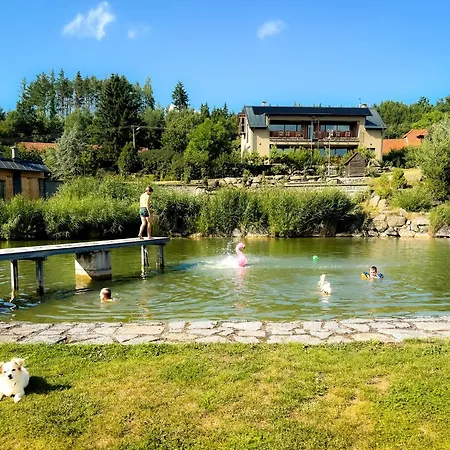 Ferienhaus Stylova S Vlastnim Koupanim & Pergolou Varvazov