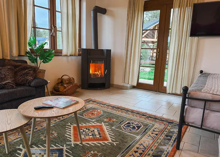 Semesterbostad Stylova S Vlastnim Koupanim & Pergolou Varvazov