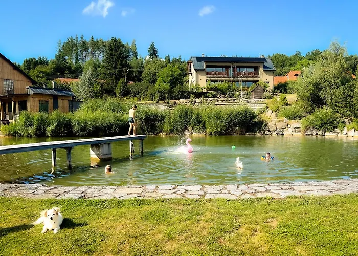 Semesterbostad Stylova S Vlastnim Koupanim & Pergolou Varvazov